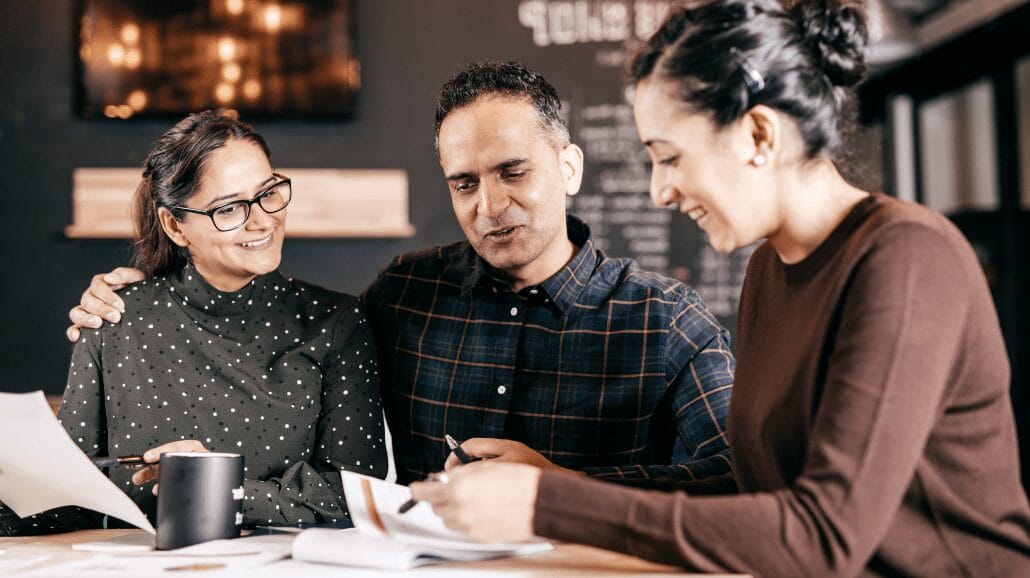 Blog Covers – 2025-01-21T091240.814 Potential franchise owners discussing opportunities