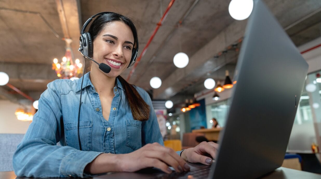 Blog Covers (55) Virtual assistant on a meeting